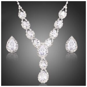 Swarovski Crystals The Pippa Necklace Set